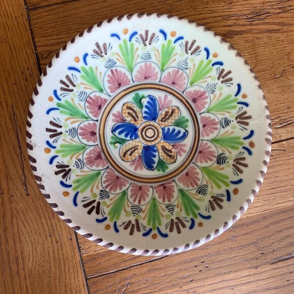 Hand painted artist signed 8" shallow bowl plate hang or display multi-colored - Picture 7 of 10